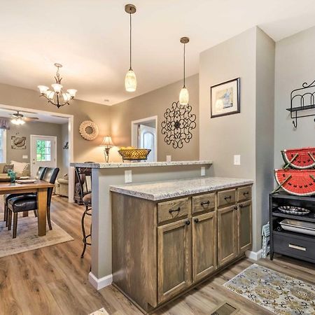 Remodeled Downtown Hot Springs Home With Porch Екстериор снимка