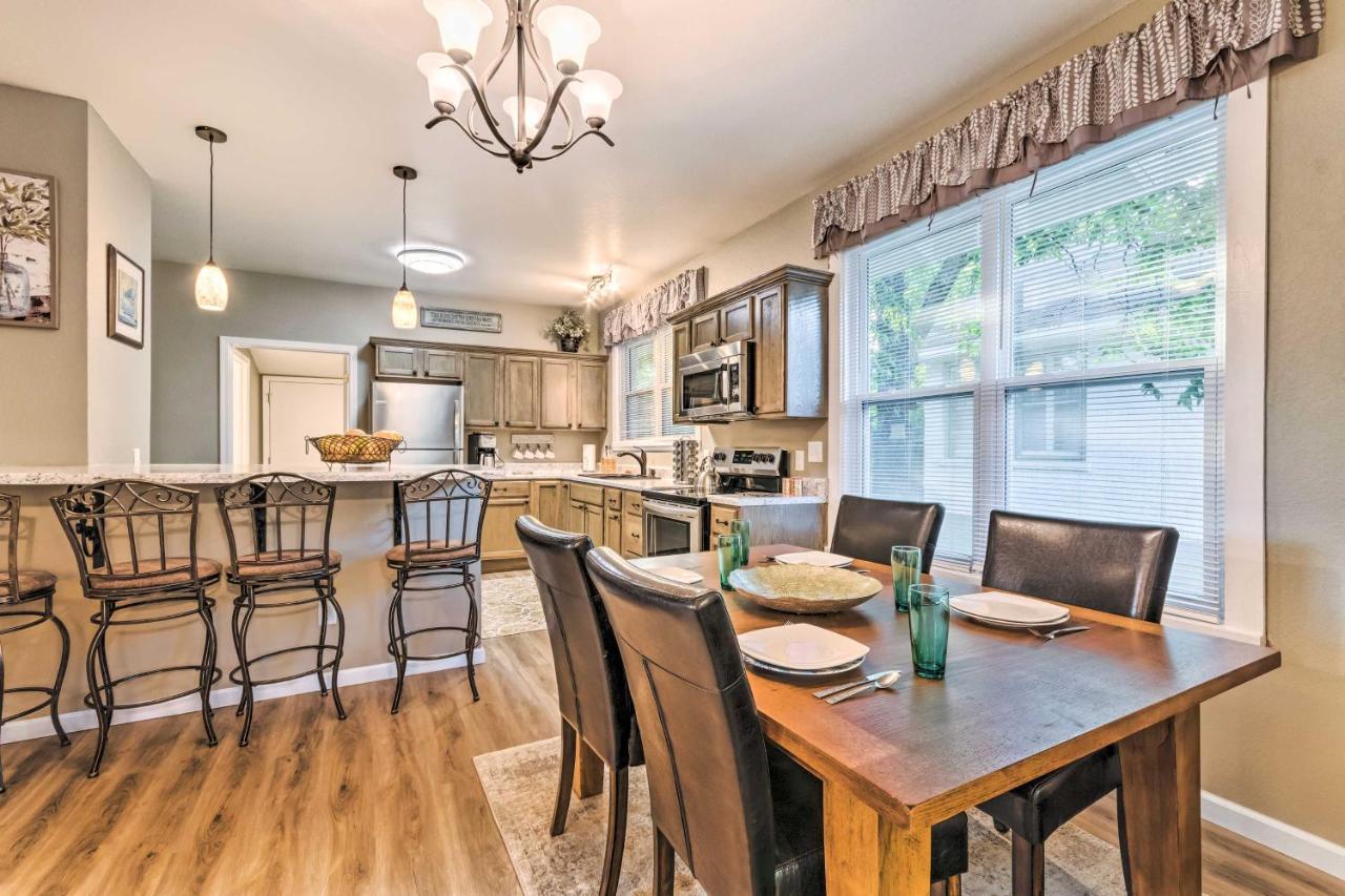 Remodeled Downtown Hot Springs Home With Porch Екстериор снимка