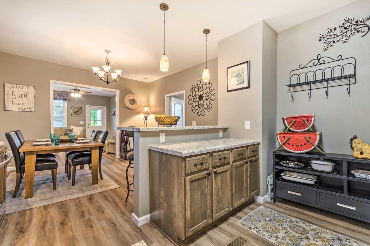 Remodeled Downtown Hot Springs Home With Porch Екстериор снимка