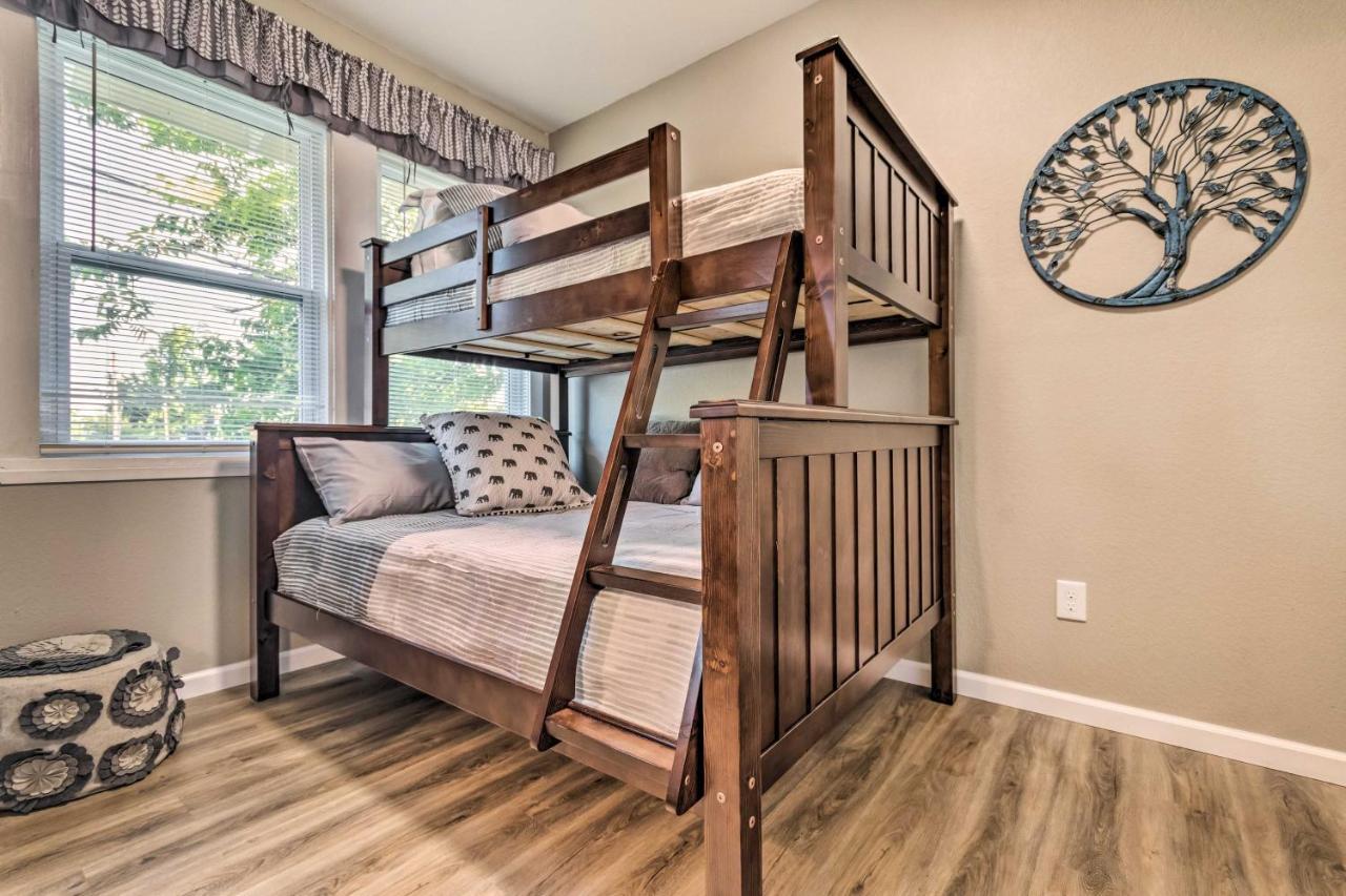 Remodeled Downtown Hot Springs Home With Porch Екстериор снимка