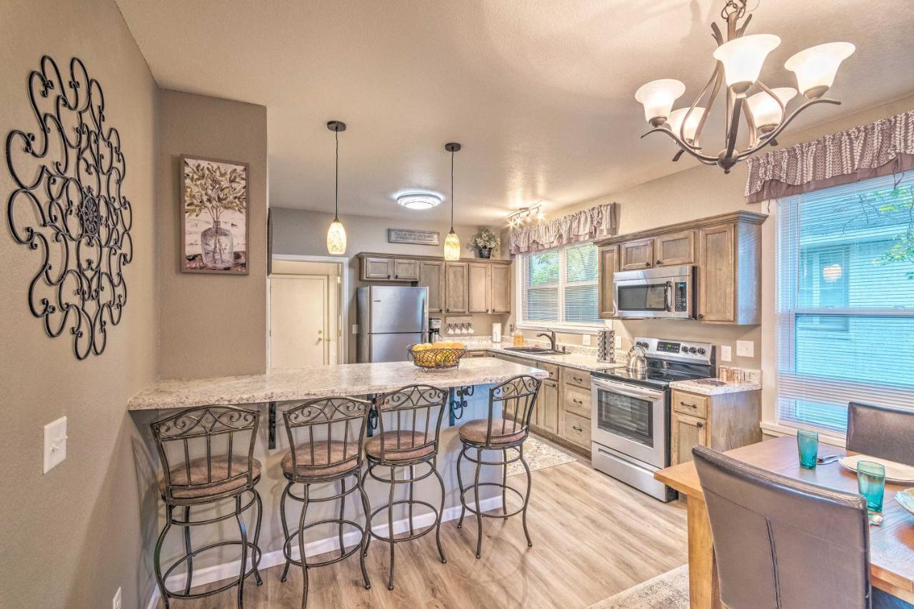 Remodeled Downtown Hot Springs Home With Porch Екстериор снимка